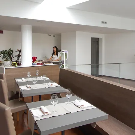 فندق Al Tarcentino 3*
